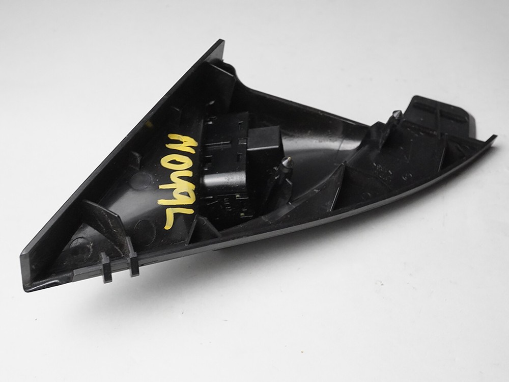 2004 - 2008 Suzuki Forenza Mirror Adjustment Switch Control Side View