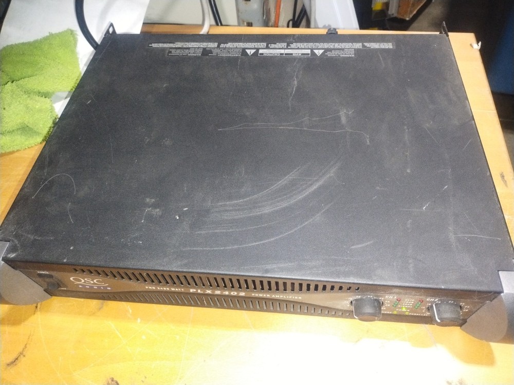 QSC PLX 2402 Power Amplifier. Integrated Power Cord