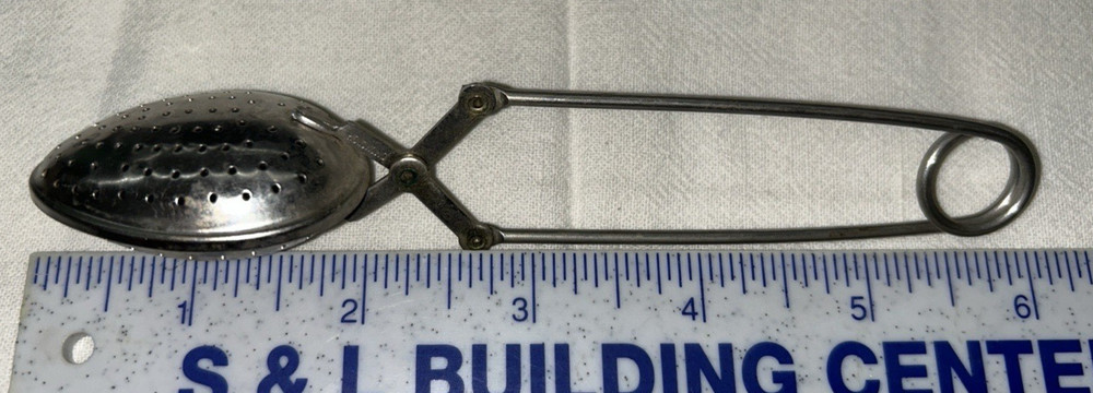 Vintage Tea STRAINER SPOON Latch Diffuser Brew HONG KONG Squeeze Handle