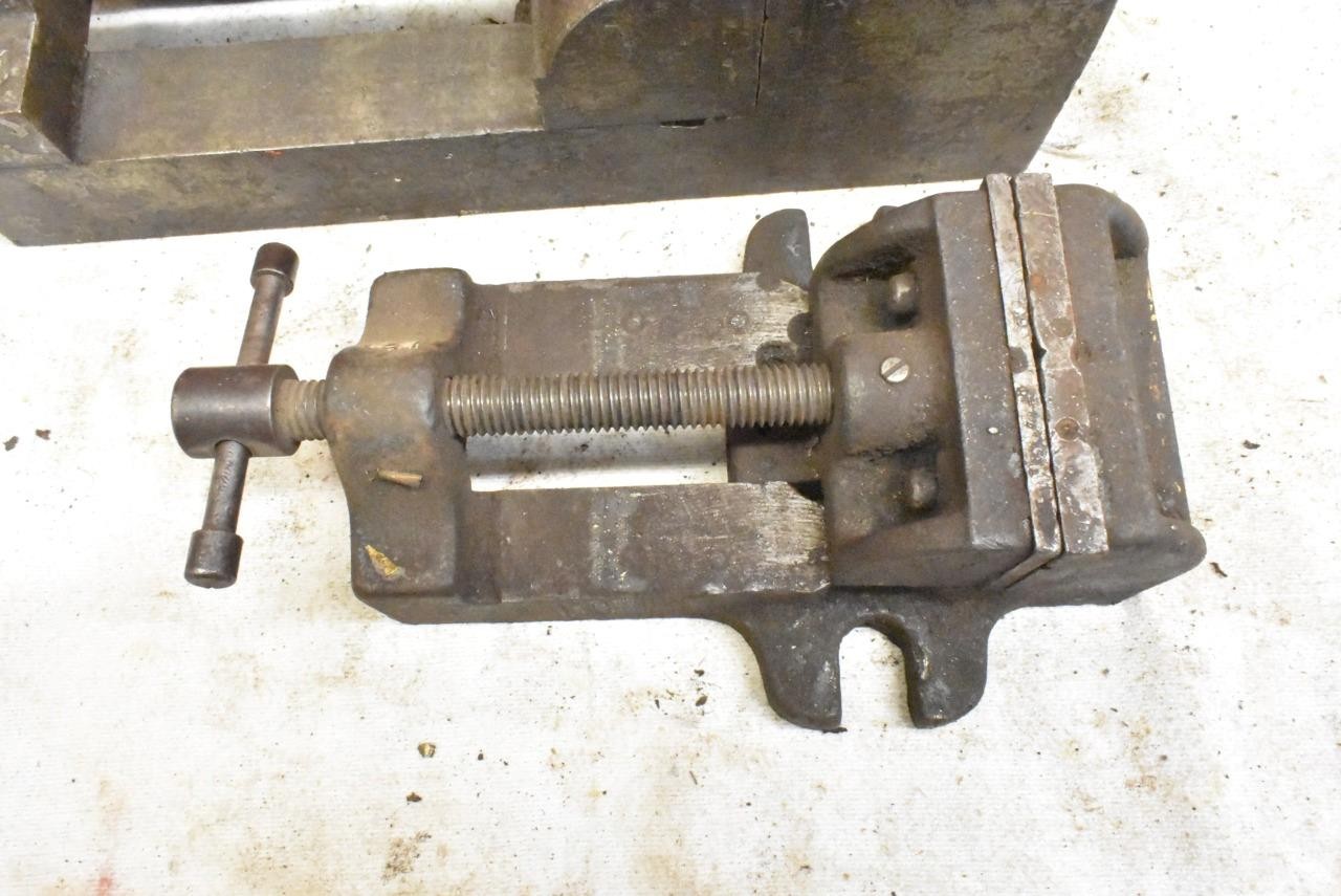 2 Vintage Machinist Vises Vise Craftsman 3" & 4" no name