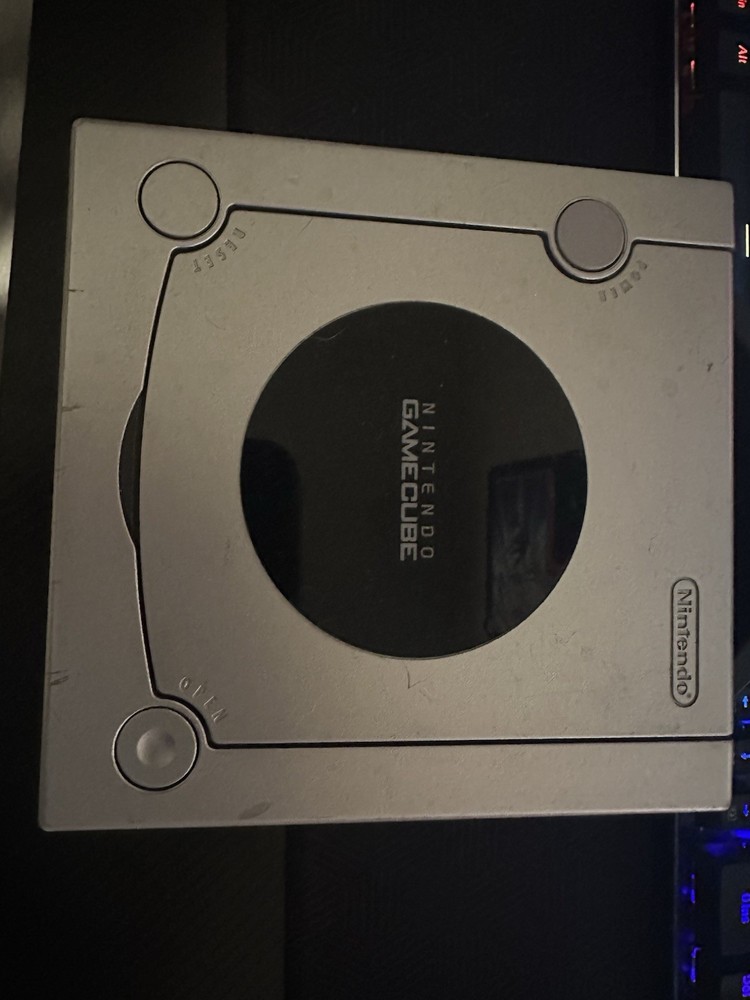 Nintendo GameCube Silver Console With Cables + Controller + 2 Games