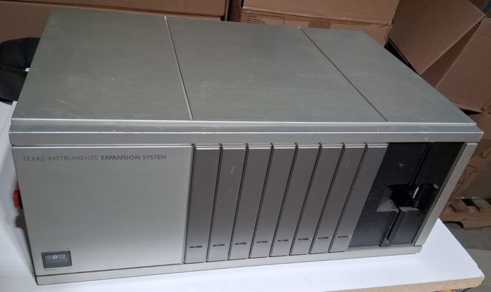 Texas Instruments PHP1200 Peripheral Expansion System Box 4 TI-99 4A - Powers On