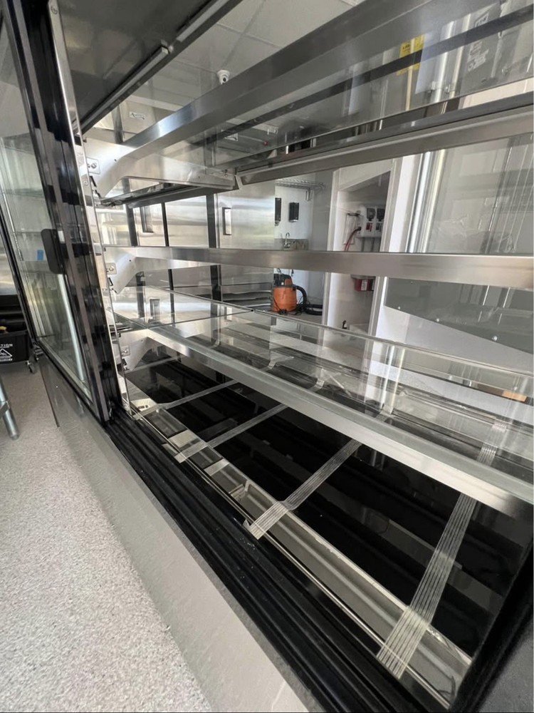 Avantco Dry Display Case
