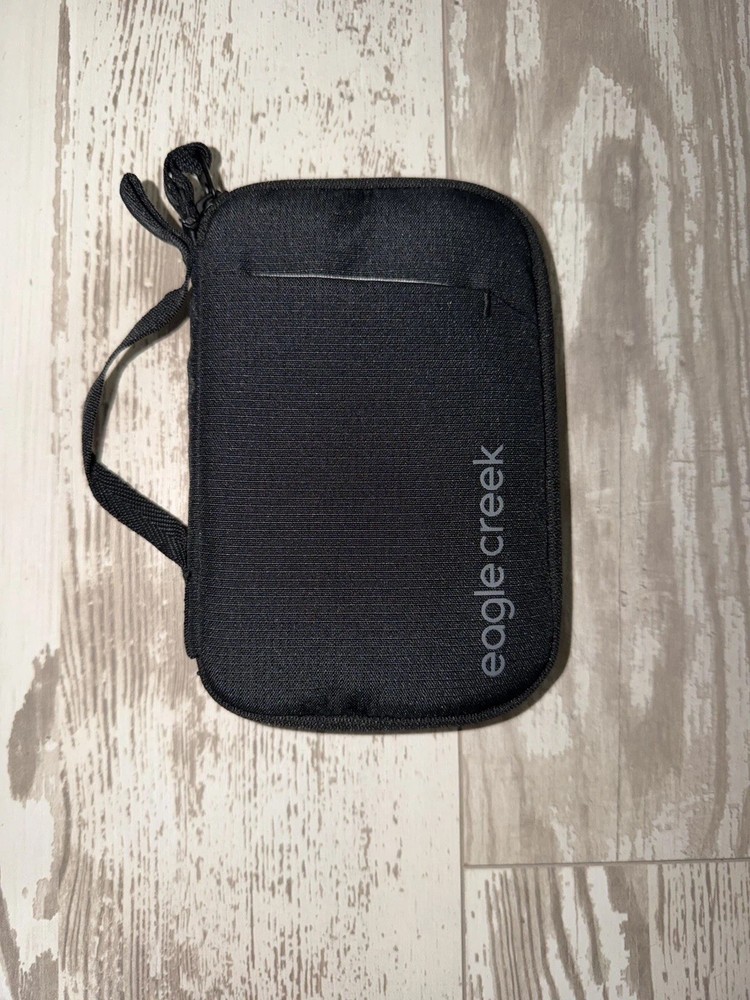 NWOT-EAGLE CREEK-Stash RFID Passport Wallet- Black