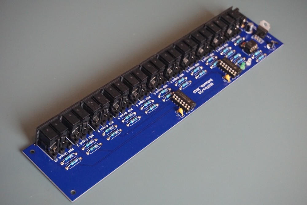 MIDI Thru 1 input - 10 out splitter midithru box DIY kit Not assembled