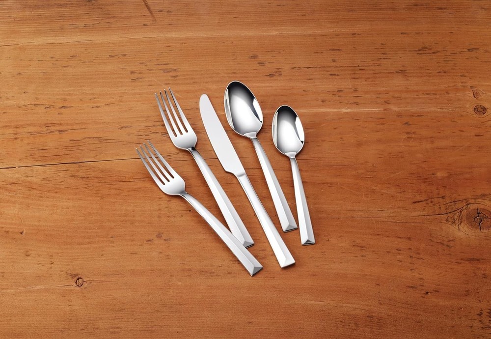 Moxie 20 Piece Flatware Set