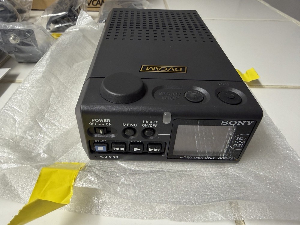 SONY DSR-DU1 + CA-DU1 + PDVM-32N/3 Compact Videodisk Unit Bundle