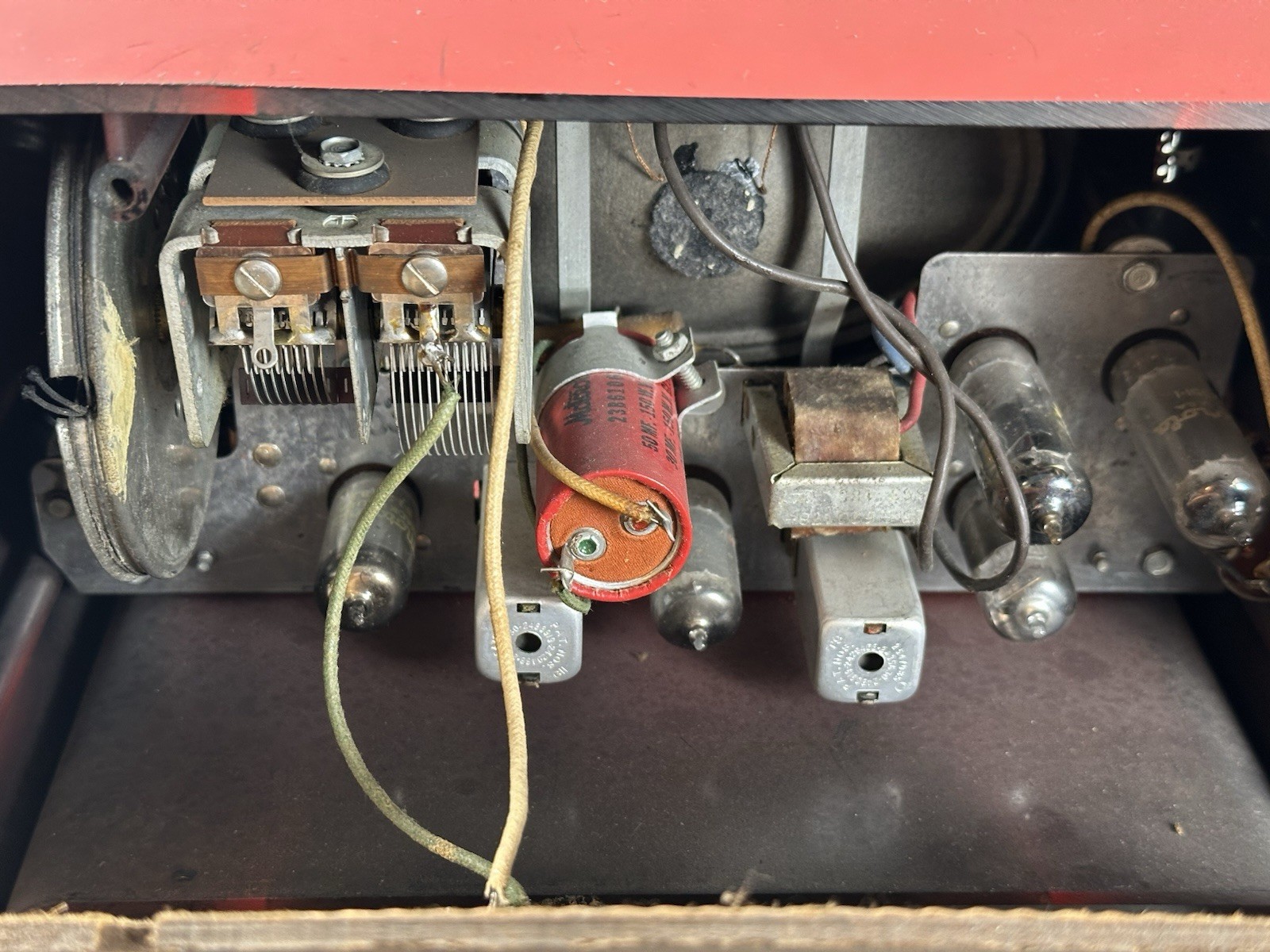 Vintage MCM 1950s Motorola 53H Tube Radio Red Atomic Age Powers On