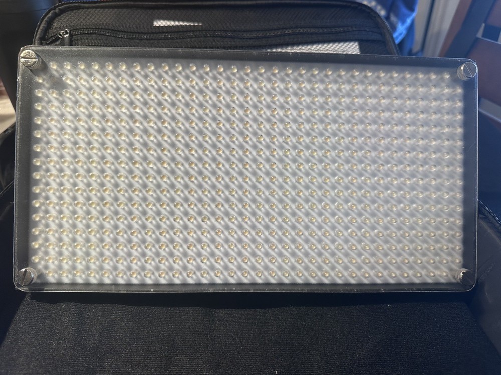 Ikan Multi-K Adjustable-Color Continuous Light Panel - Near-Mint