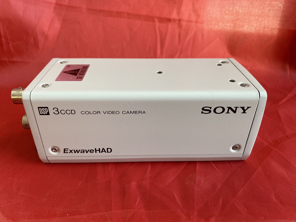 Sony Compact ExwaveHAD 3CCD Color Video Camera DXC-390 For Microscope