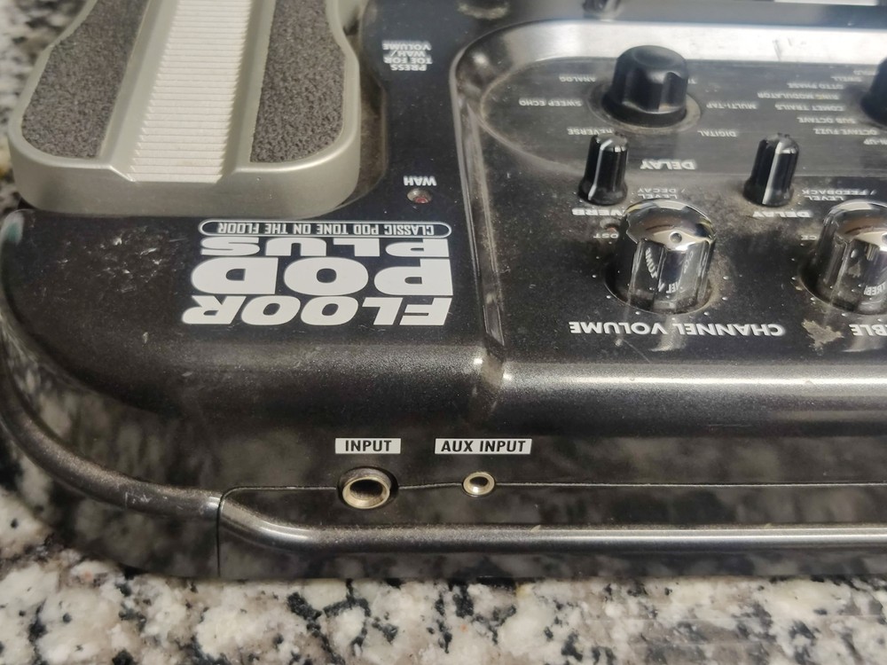 Line 6 Floor POD Plus Guitar Multi Effects Processor Pedal Board