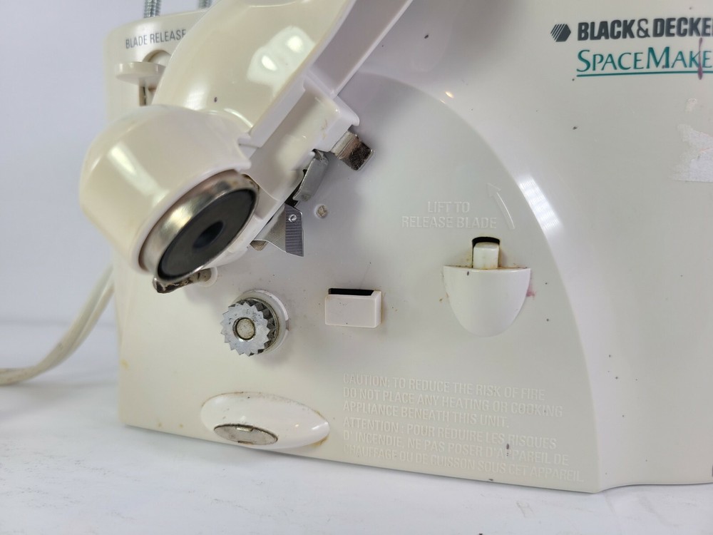 Vintage Black & Decker SpaceMaker Under Cabinet Can Opener EC75