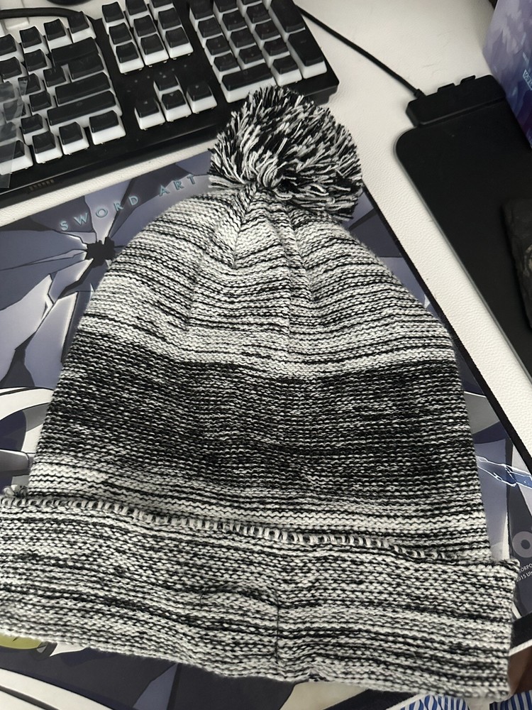 Rotibox Bluetooth Pom Beanie