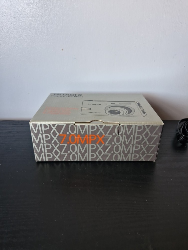 Hitachi Digital Camera HDC-756E 7.0MP Silver