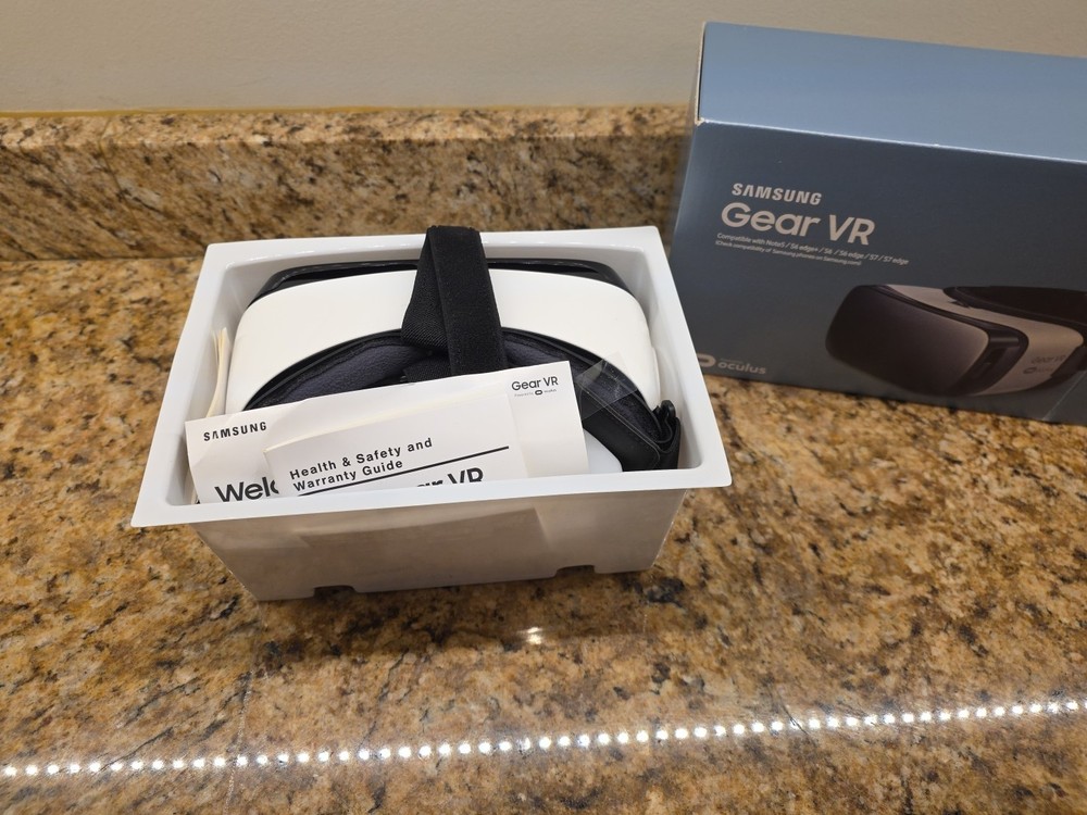 Samsung Gear VR Powered by Oculus