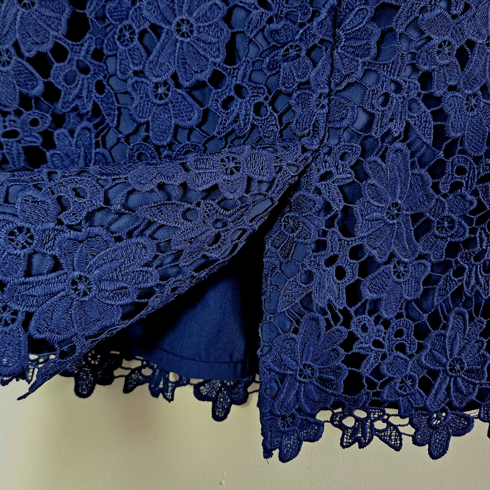 Liz Claiborne Blue Floral Lace Skirt Sz 12 Waist 32" Boardroom Chic Office Core