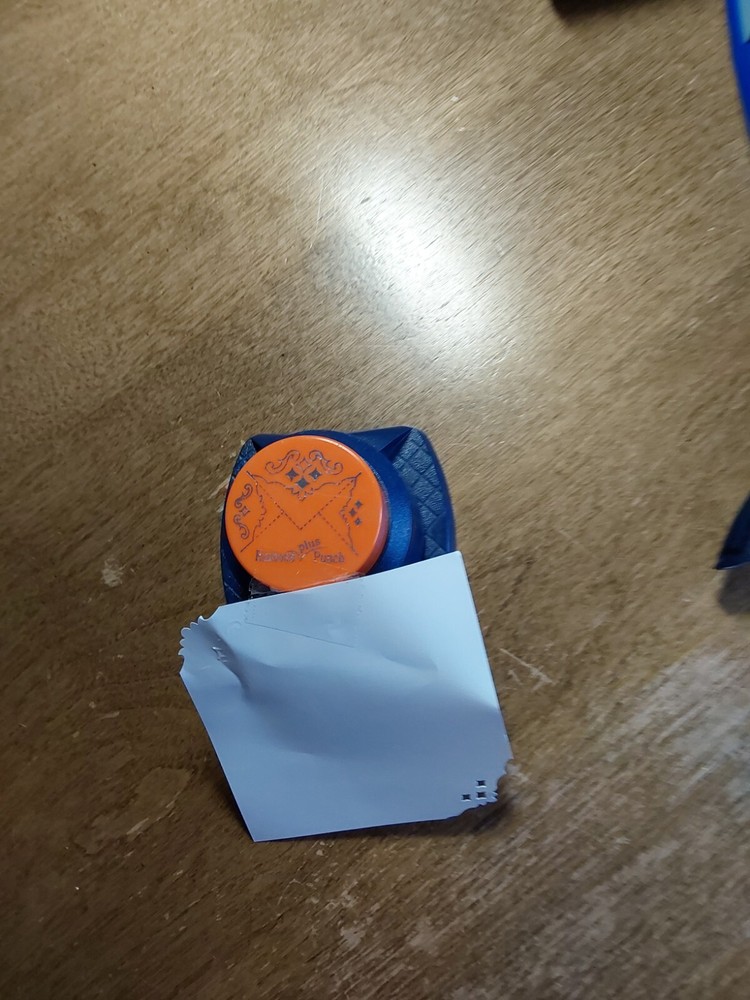 Fiskars decor. corner paper punch 2 in 1