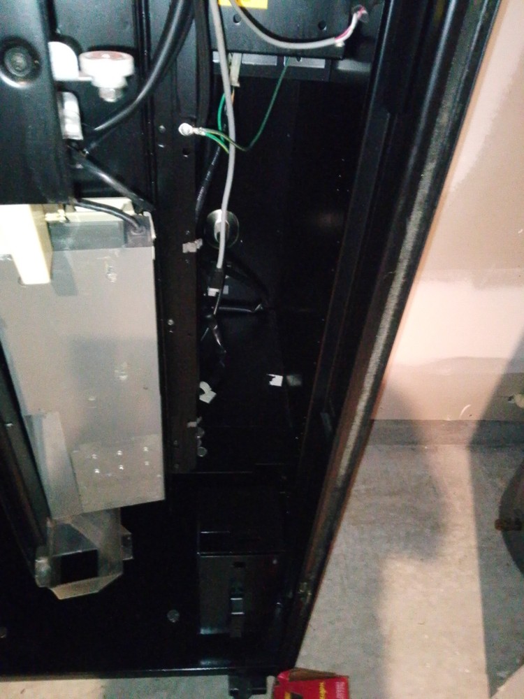 Automatic Products 7600 Snack Vending Machine