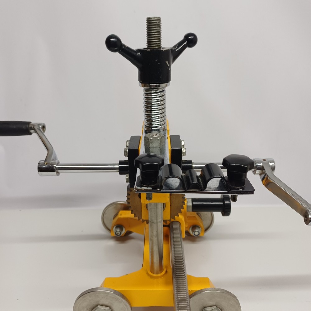 NEW PORTABLE PIPE CUTTING MACHINE 05012010