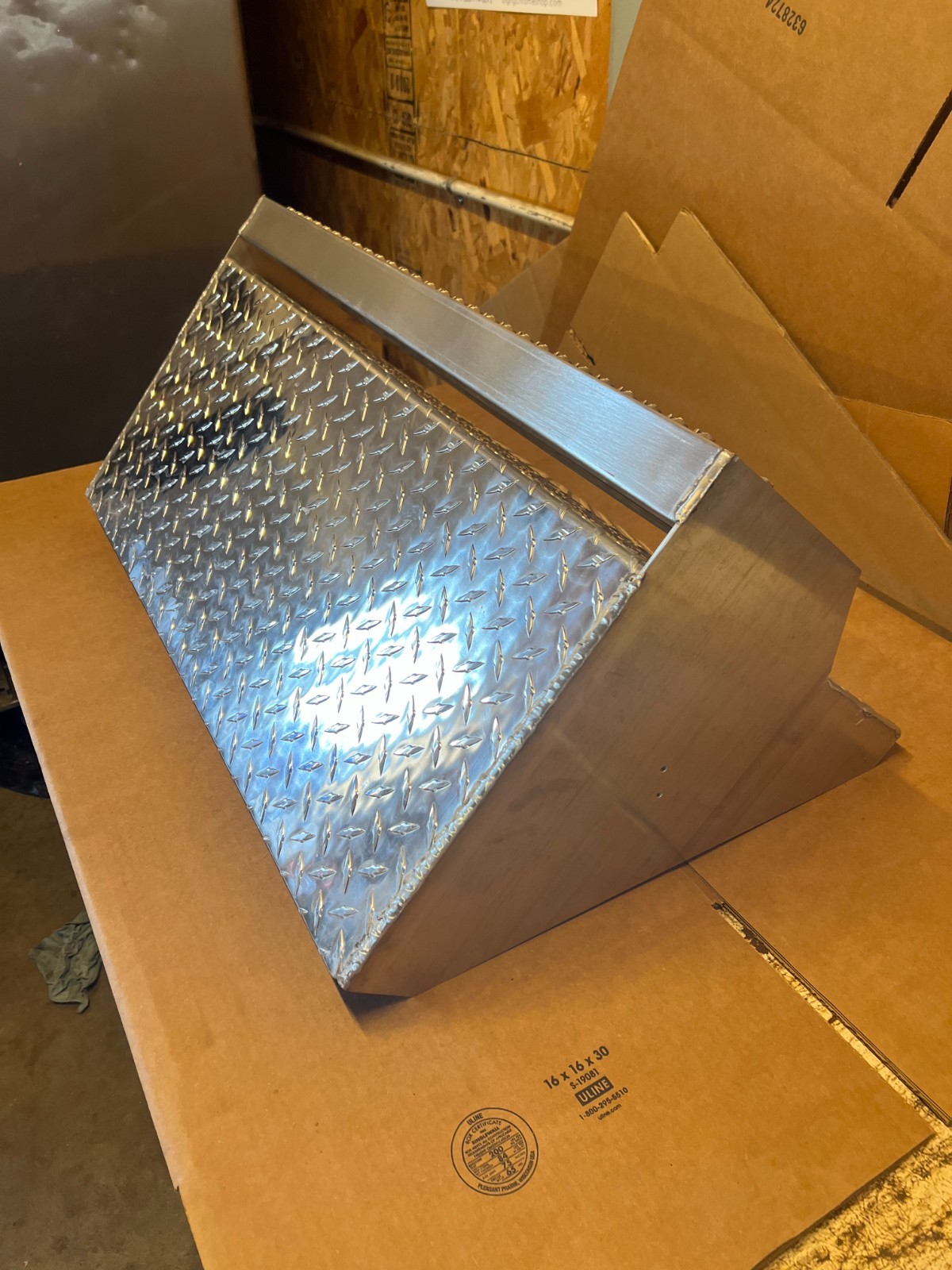 Peterbilt Battery Box Cover --- Aluminum Step