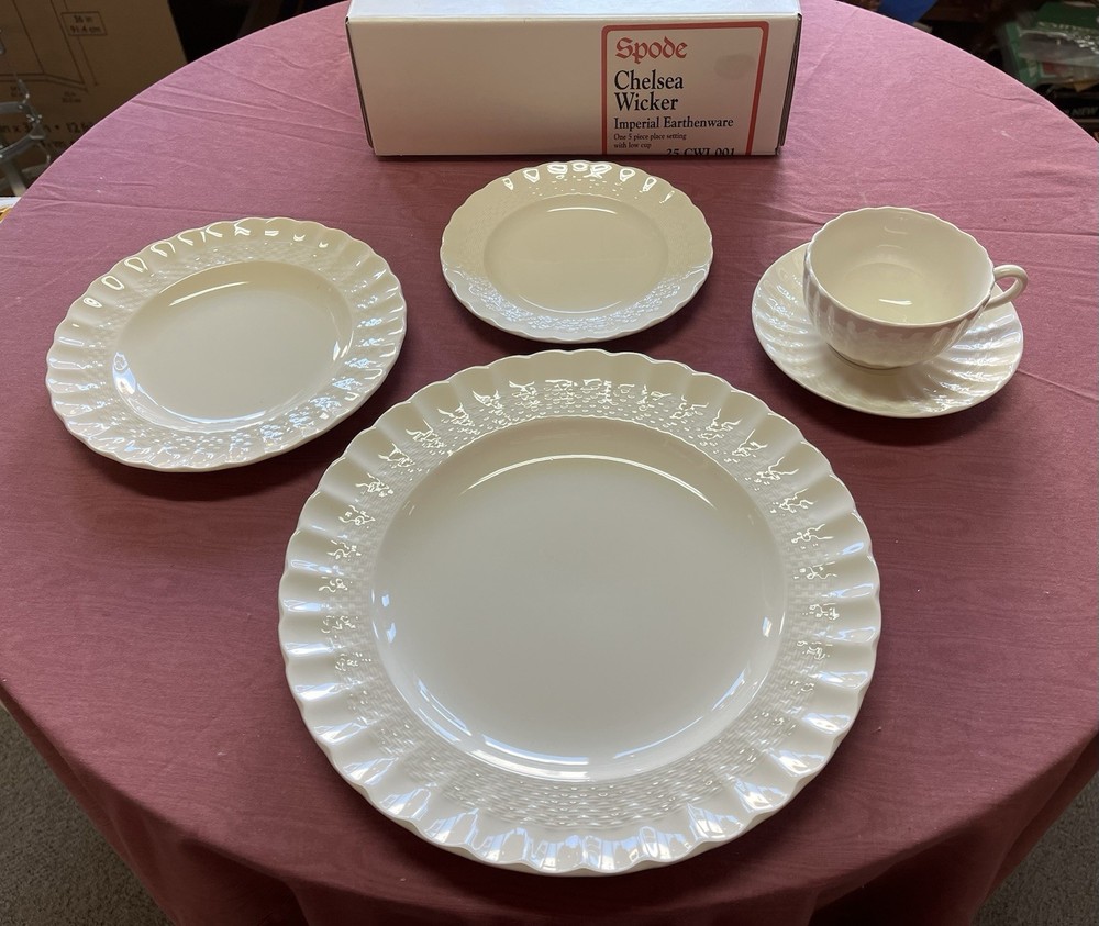 Chelsea Wicker Spode 5 Piece Place Setting NOS