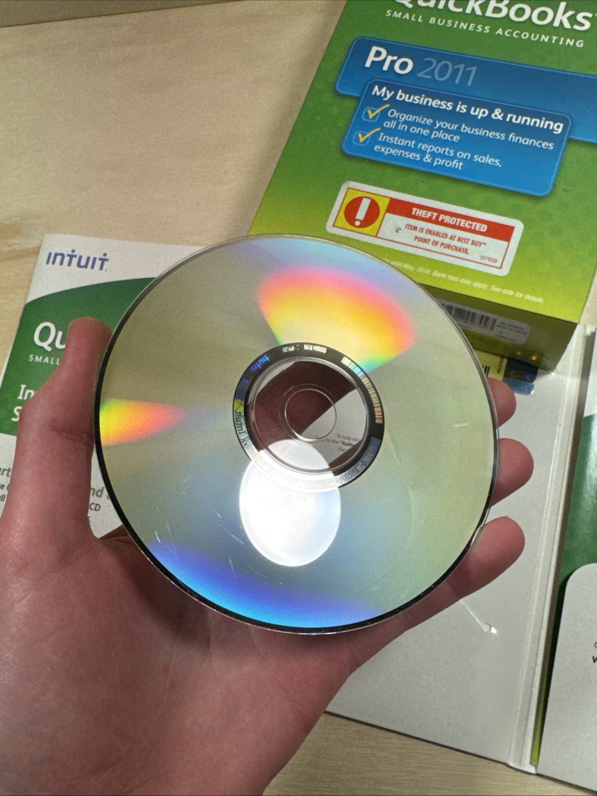 Intuit Quickbooks Pro 2011 For Windows Full Retail US Version -Lifetime License