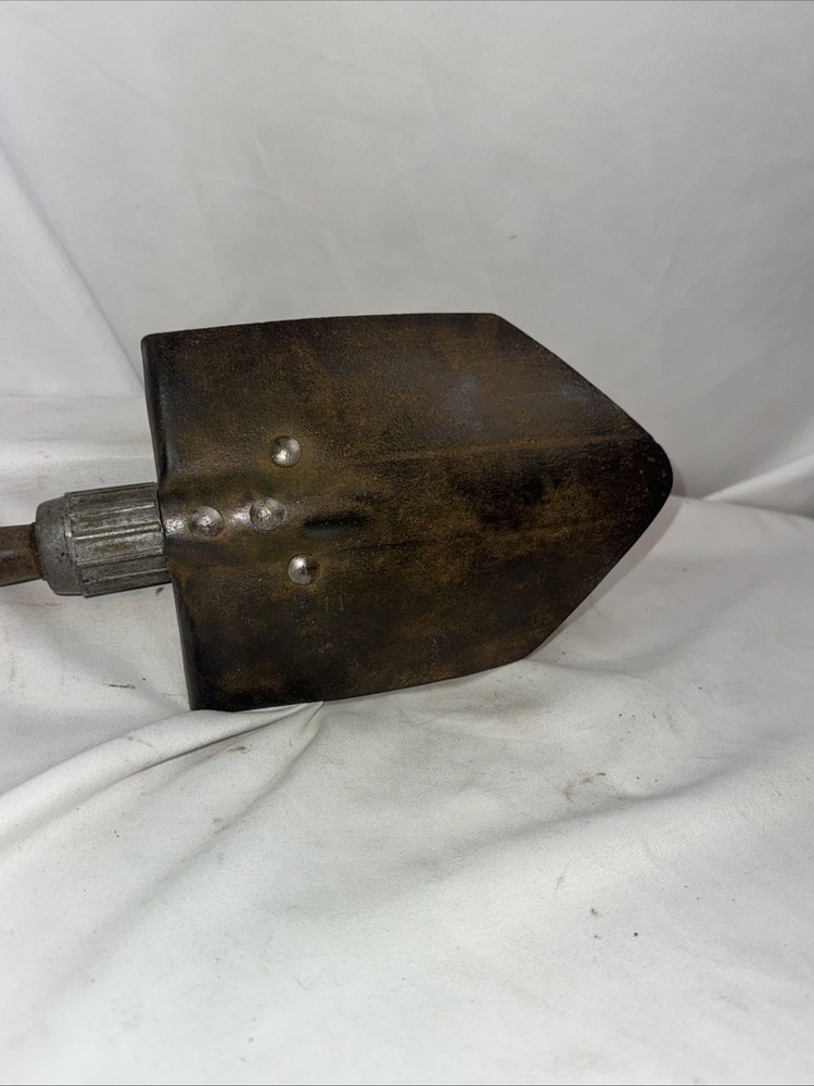 ORIGINAL WWII US ARMY M1943 COMBAT FIELD FOLDING SHOVEL-DATED 1945