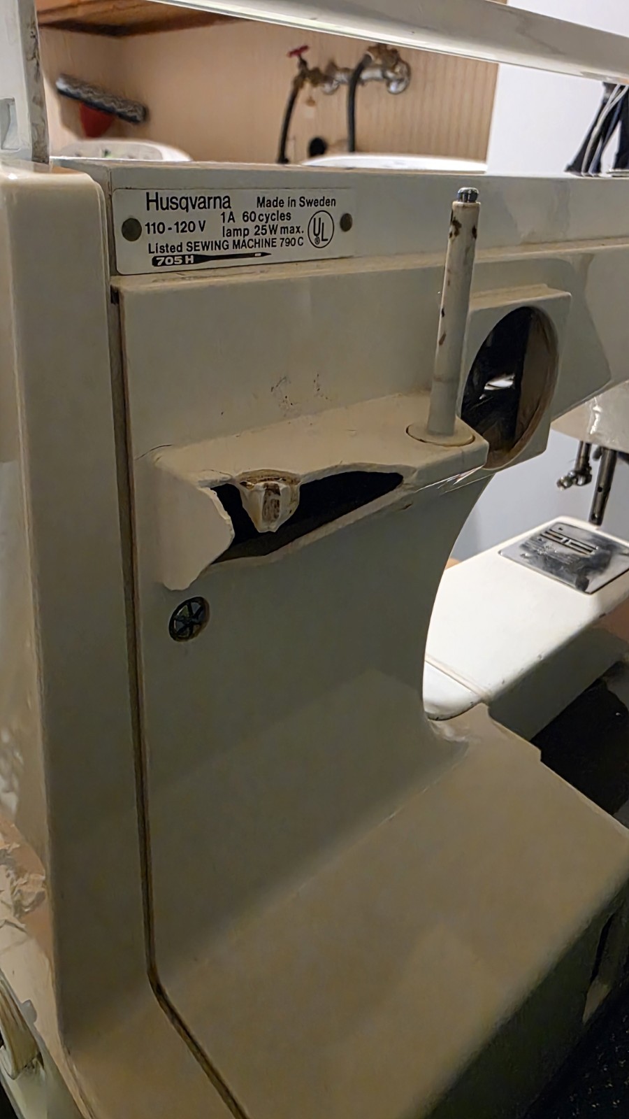 VTG Viking Husqvarna 6460 Sewing Machine For Parts only untested (Missing Cord)