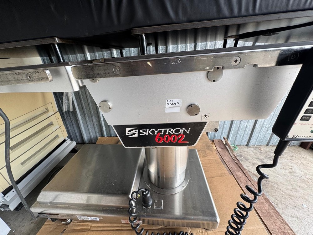 Skytron Model 6002 Surgical Table FULLY OPERATIONAL