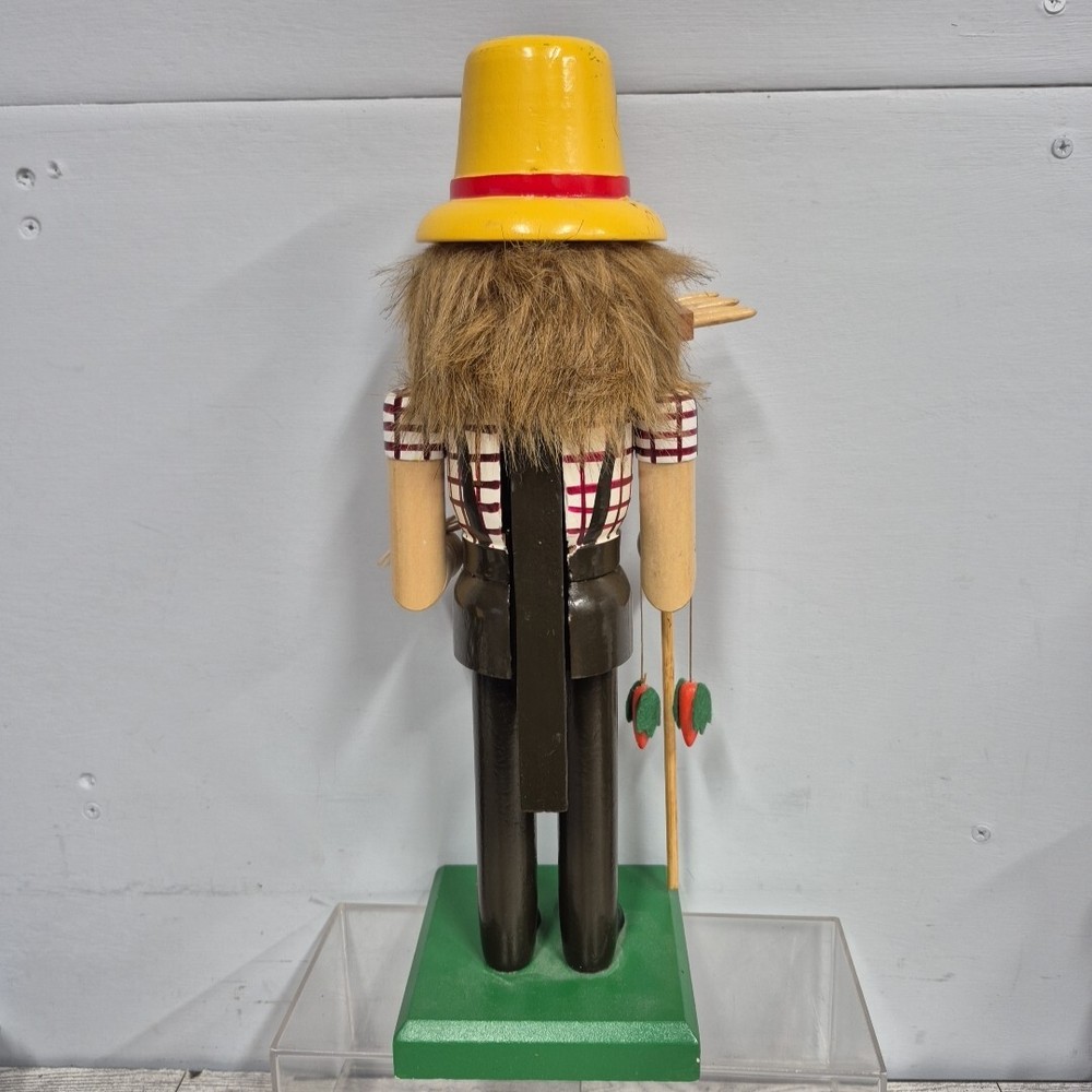 2011 Limited 1150/1212 14” Farmer Nutcracker Rake Watering Can Carrots EUC