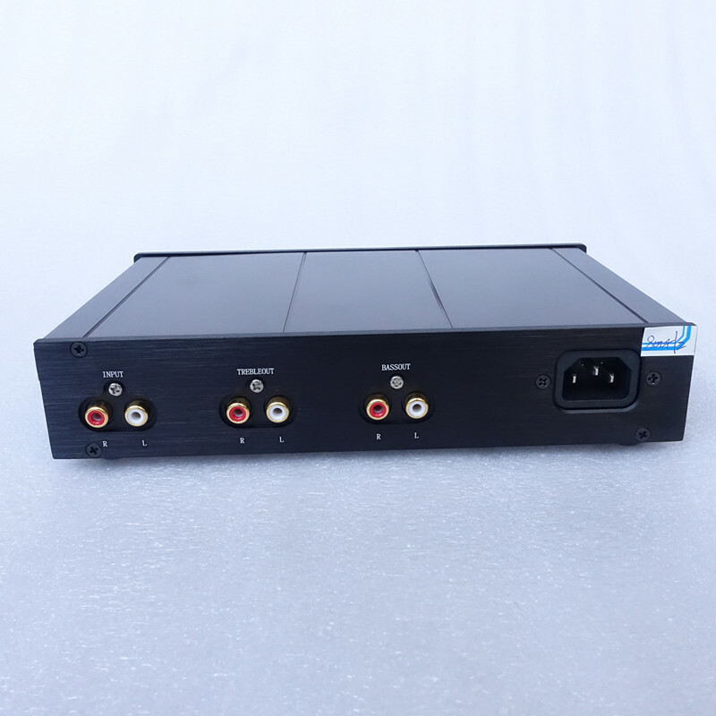 Electronic frequency divider two frequency division preamplifier