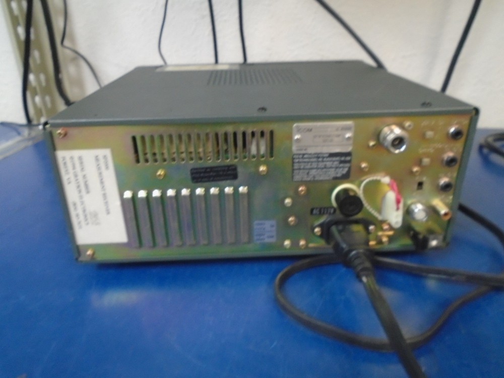 ICOM IC-R7000 Communications Receiver