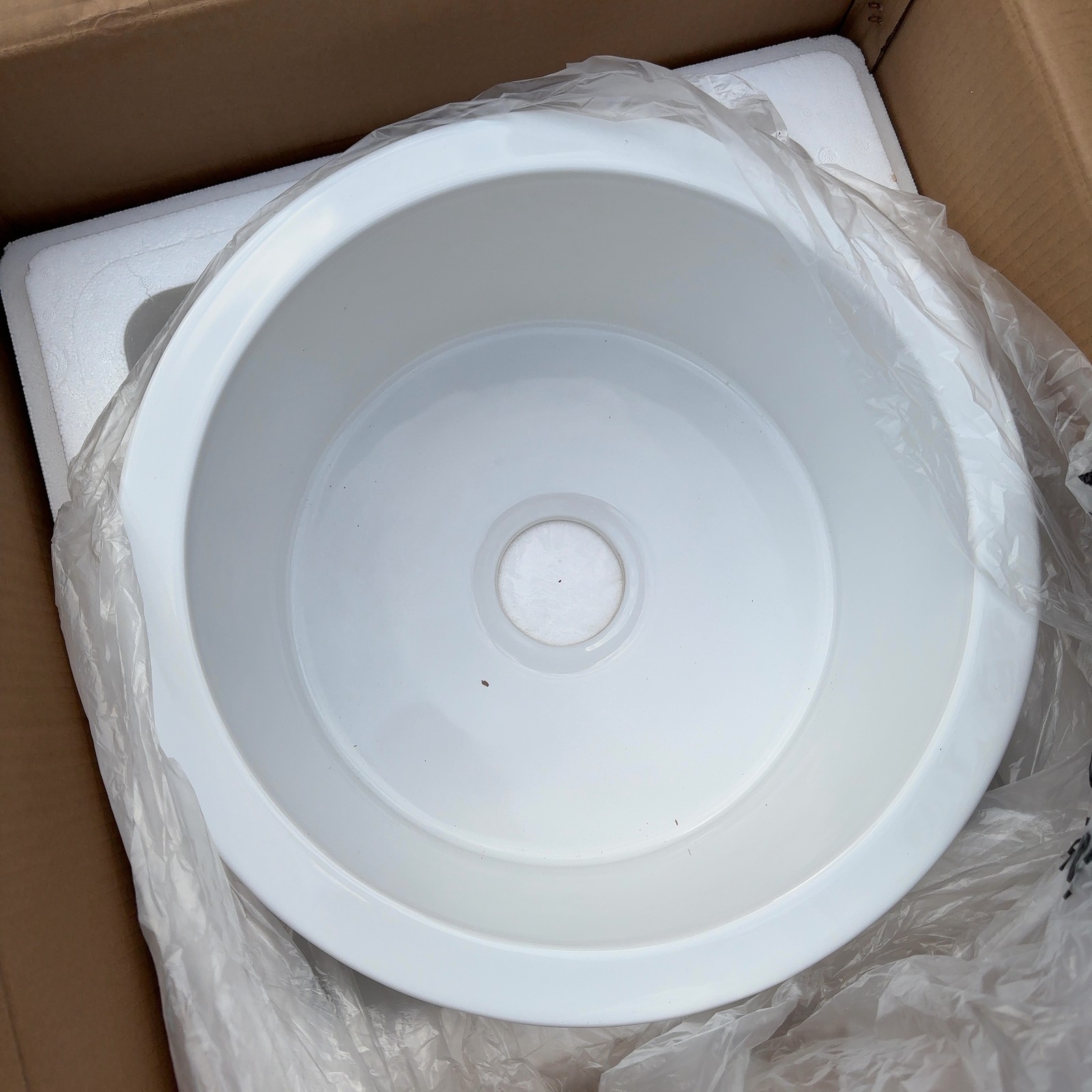 Oslo 18.5in White Fireclay Kitchen Sink Round Single Bowl w/Grid Strainer