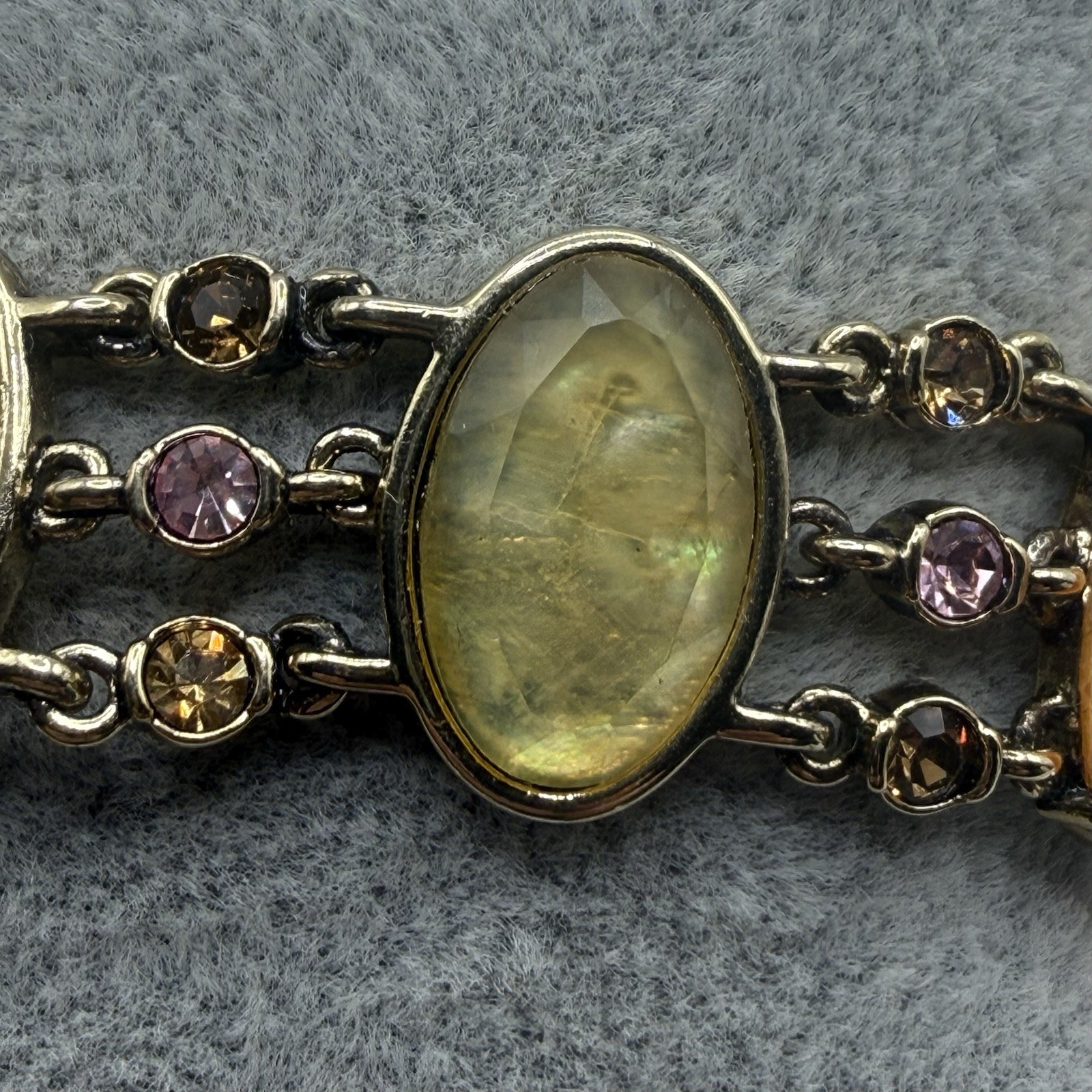 Vintage Trifari Bracelet Rhinestones Carved Acrylic Leaf Cabochons Gold Tone 7”