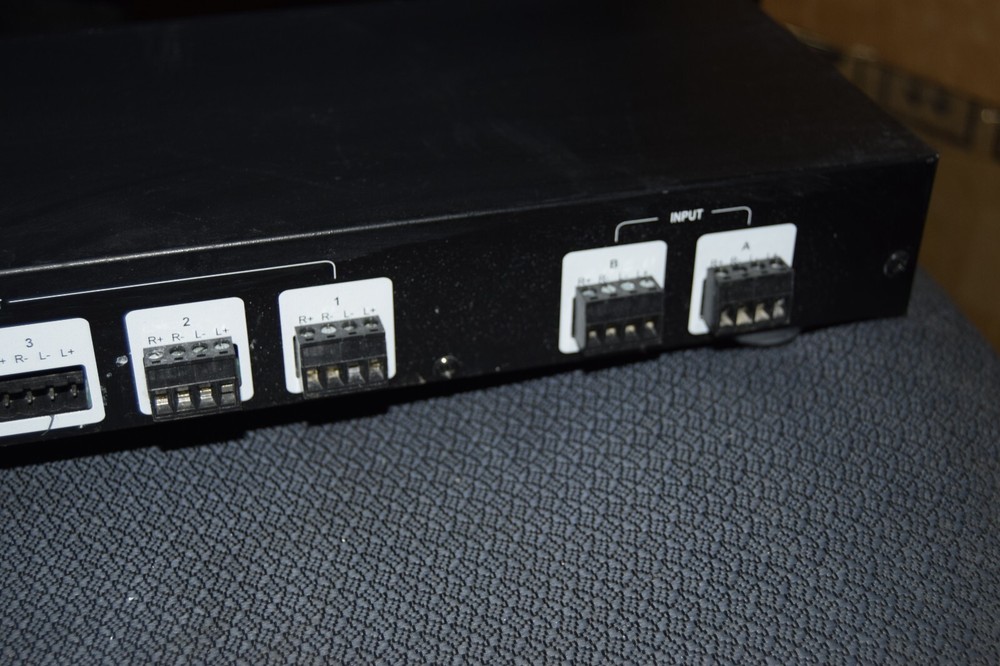 Xantech XSS26100W Two Source 6 zone Speaker Selector - Rack Mountable - *READ*