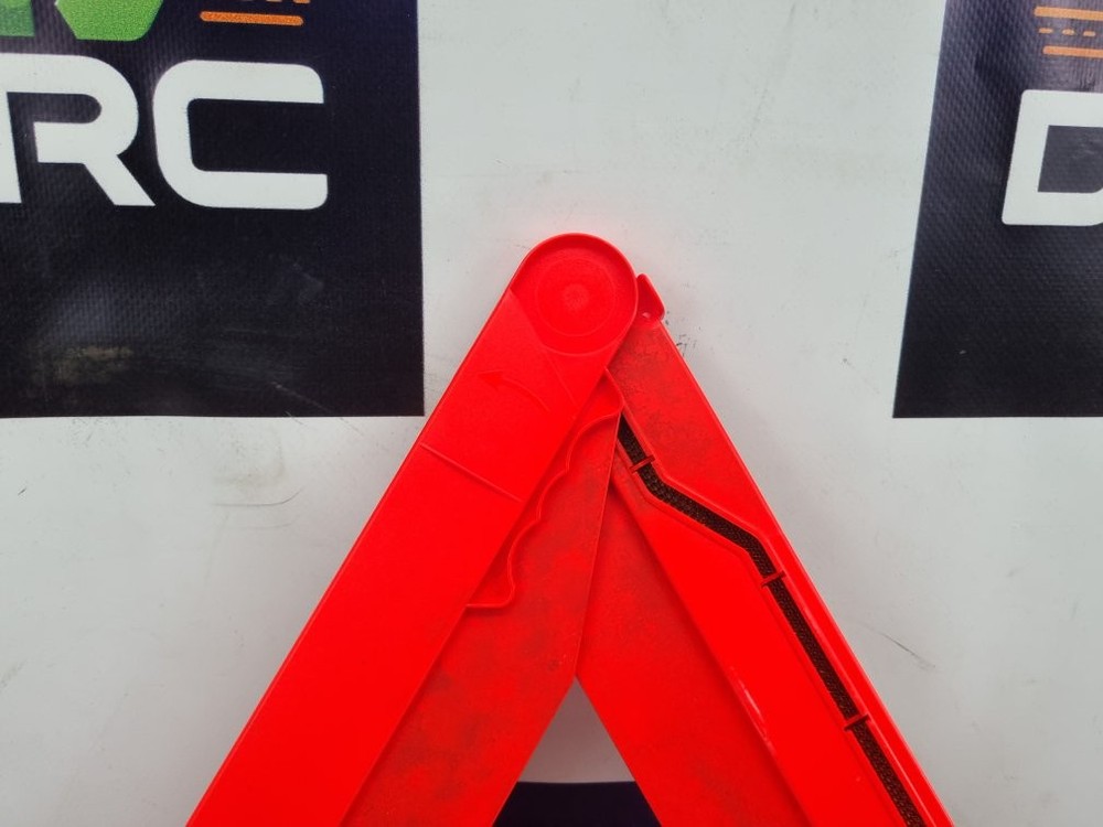 AUDI A4 B7 2004-2008 HAZARD WARNING BRAKE DOWN EMERGENCY TRIANGLE