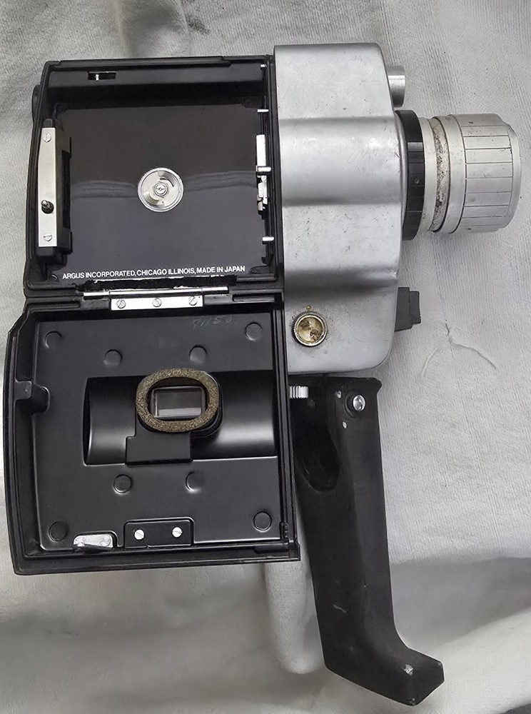 Vintage Arugus 812 Super Eight Model Movie Camera Untested