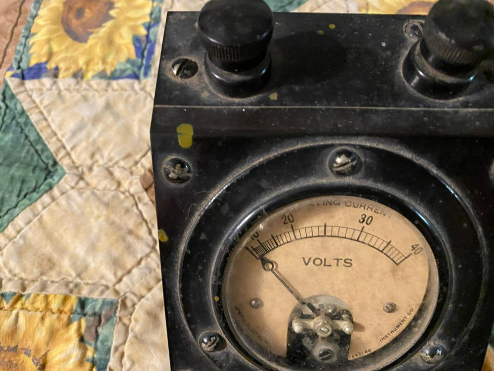 VINTAGE JEWELL ELECTRICAL INSTRUMENT VOLTMETER untested