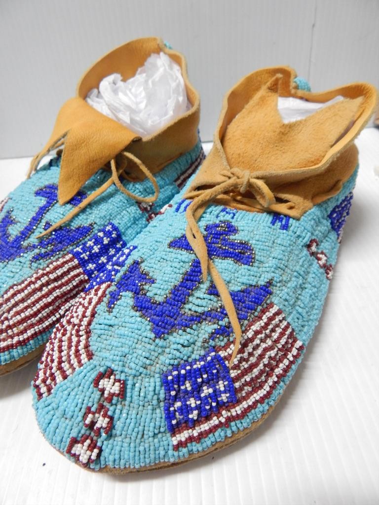 VINTAGE SOUTHERN ARAPAHO INDIAN USA FLAG + MARINER BEADED MOCCASINS - HARD SOLES