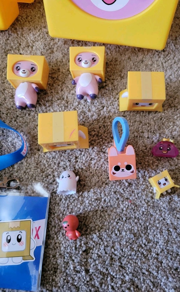 Lanky box 2 Mini Foxy mystery empty plastic boxes With Figures
