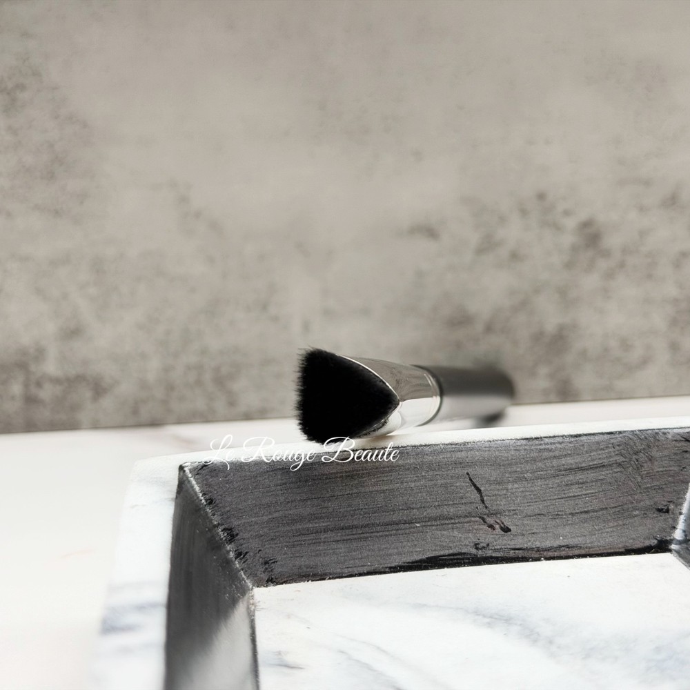 Mac 106S Triangular Concealer Brush - Contour Blending Triangle Flat Top