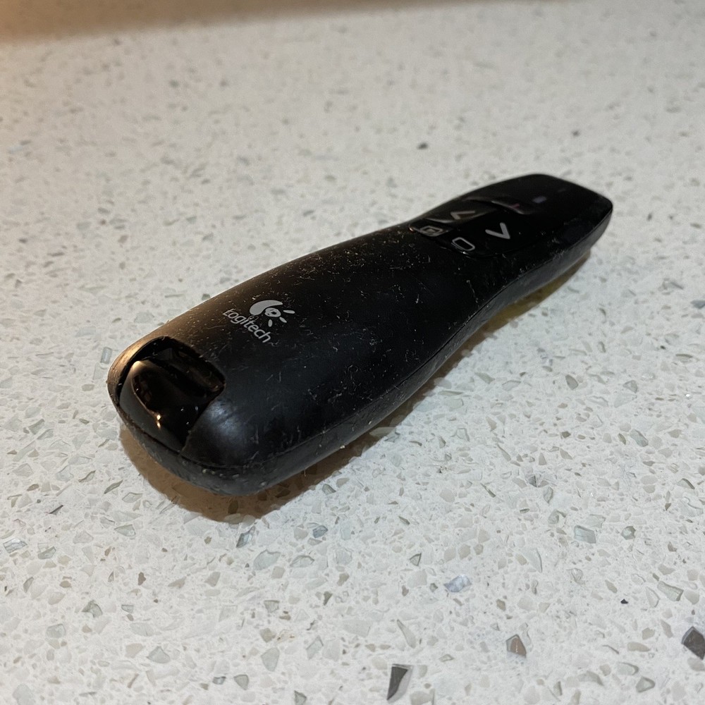 Logitech R-400 Presenter Remote Control Original Clicker Classroom Presentation