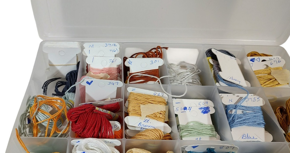 Floss and Needlecraft Organizer With 17 Extra Deep Compartments