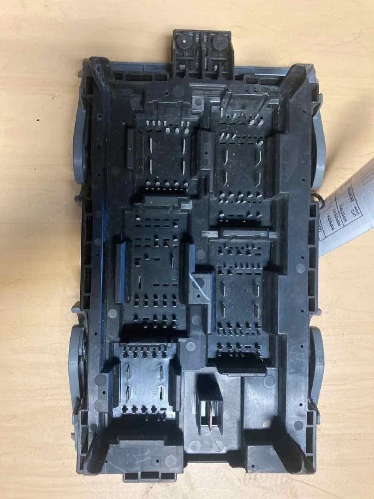 2007-2009 Chevy Silverado 1500 Engine Fuse Box OEM