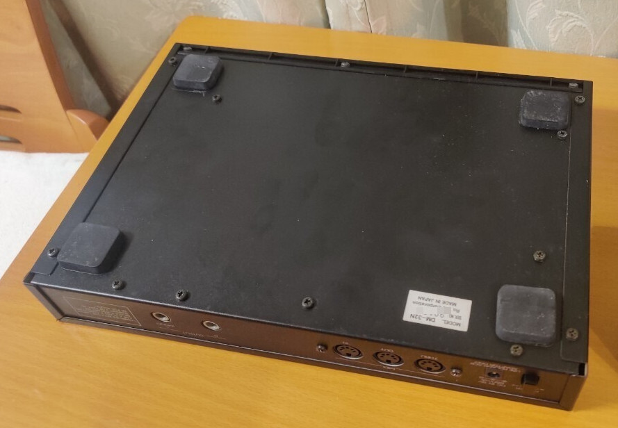 Roland MT-32 Multi-Timbre Midi Sound Module Good GP