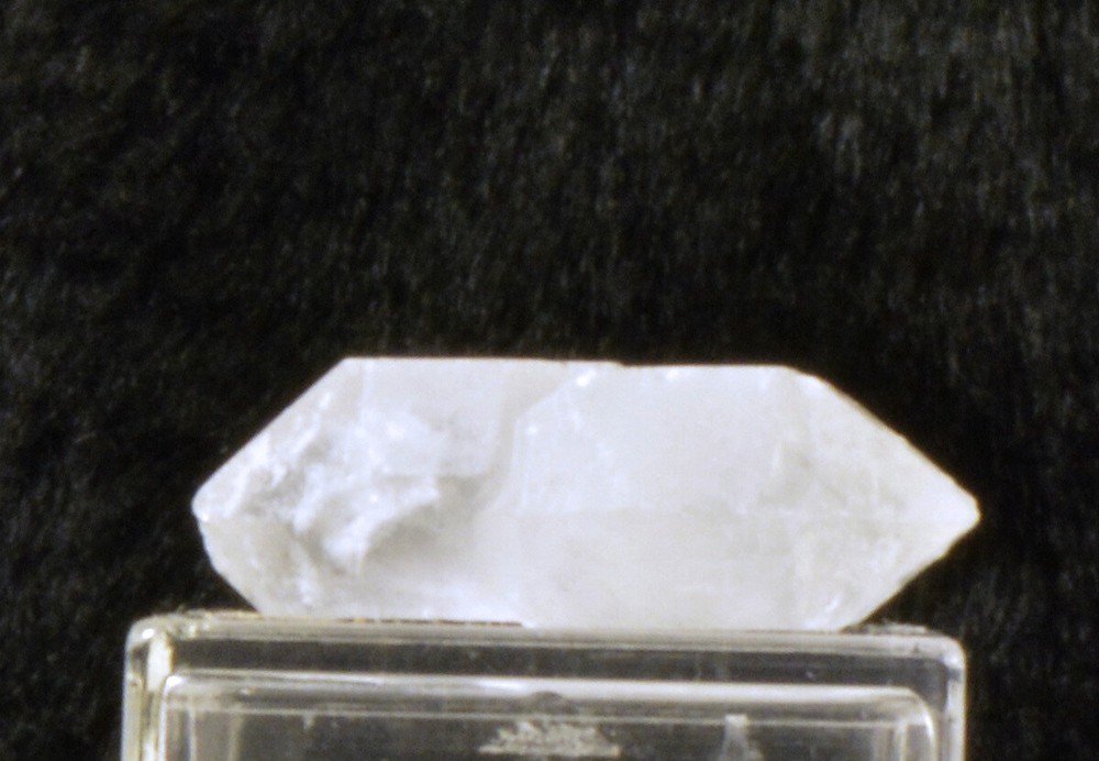 #2813 Quartz - China