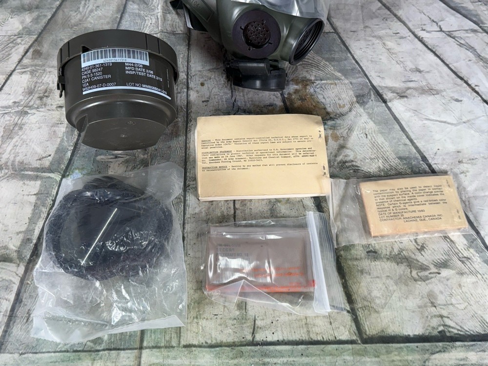 US M40 Gas Mask Small . Face Mask, Filter & Extra Inserts-C