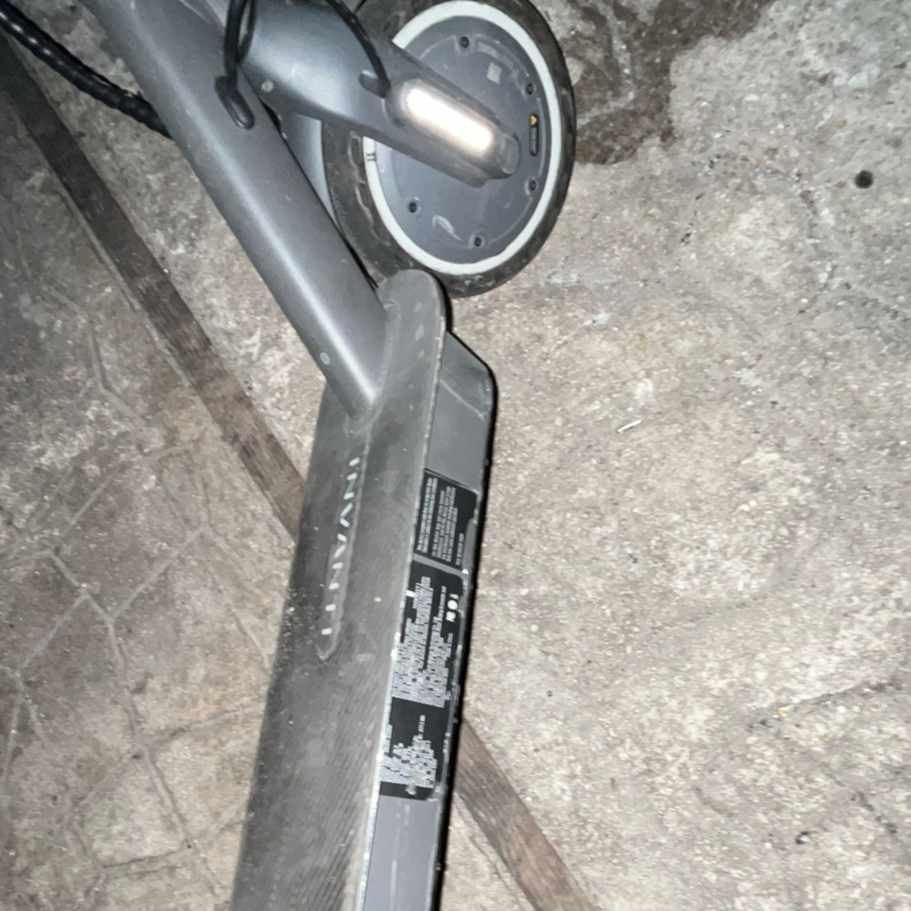 INVANTI Kick Electric Scooter Gray Folding Feature