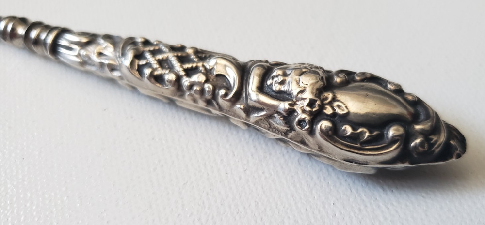 Vintage Sterling Silver Button Hook HALLMARKED Embossed Cherub Handle