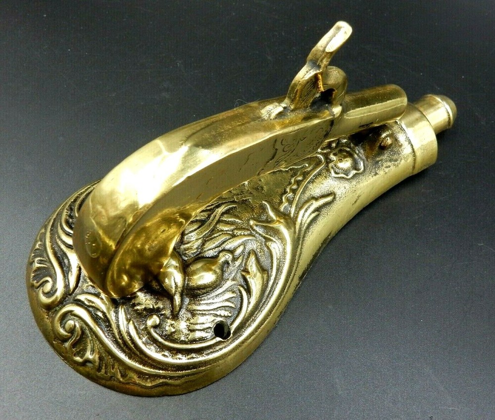 VINTAGE PISTOL & POWDER FLASK SOLID BRASS DOOR KNOCKER